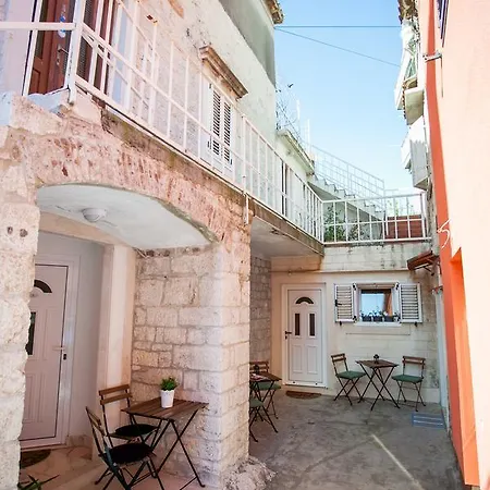 Emotha Apartman Trogir