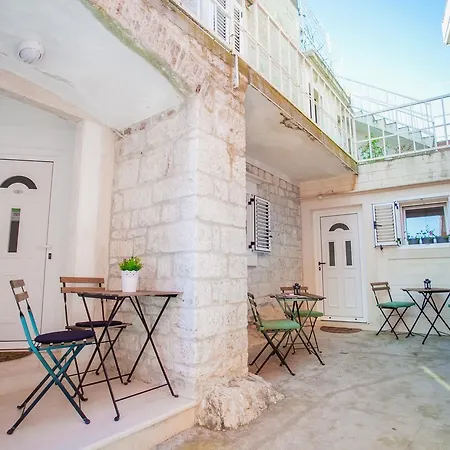 Emotha Apartman Trogir